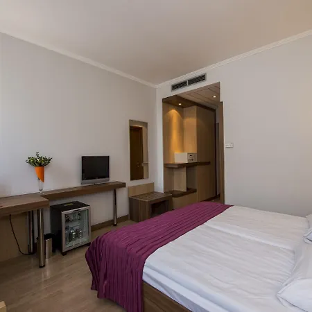 Bristol Ξενοδοχείο 4*