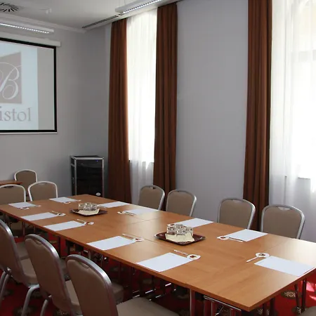 Bristol 布达佩斯